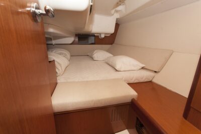 Beneteau Oceanis 37