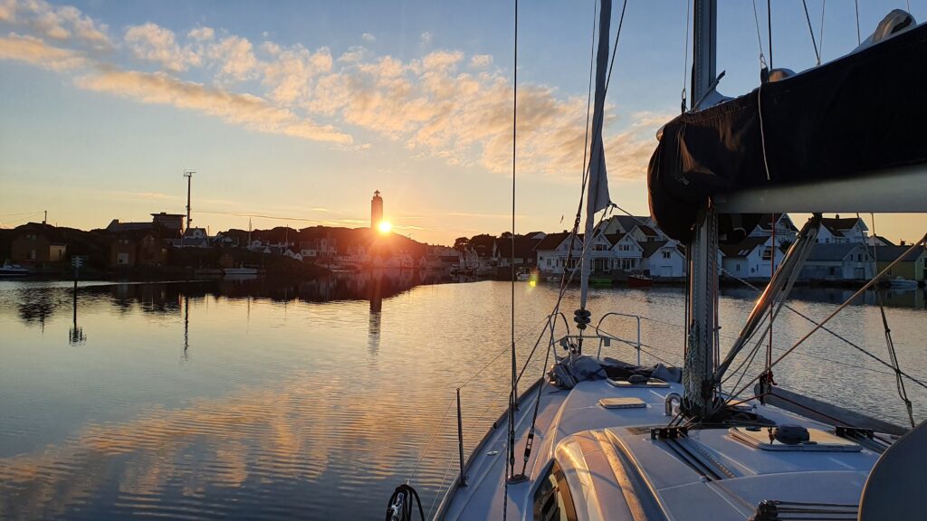 Arriving at Kvitsøy from west