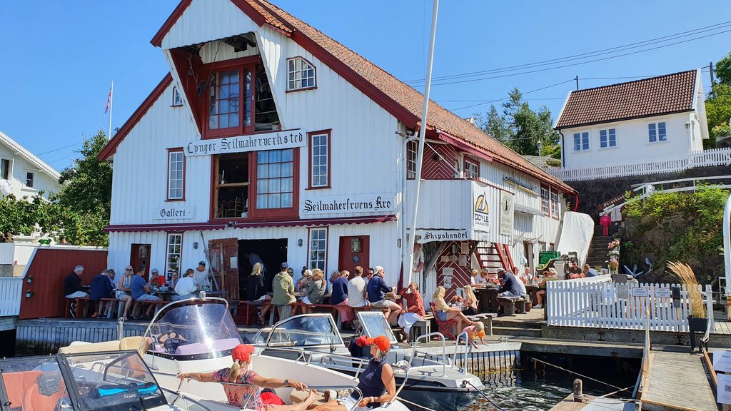 At the amazing restaurant Seilmakerfruens kro, at Lyngør